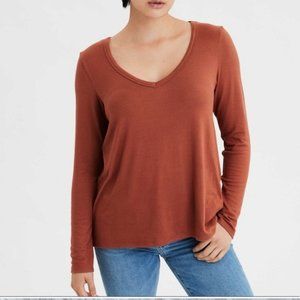 ~ 𝓢𝓞𝓛𝓓 ~ American eagle soft and sexy vneck sweater
